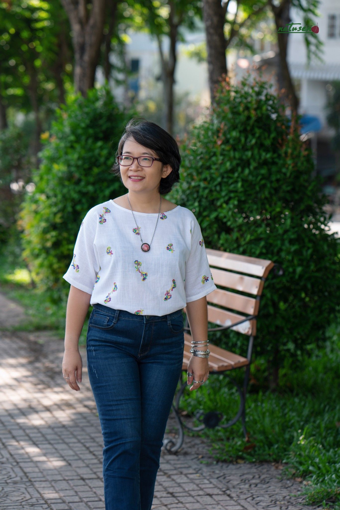 Áo linen trắng cánh dơi Ren thêu