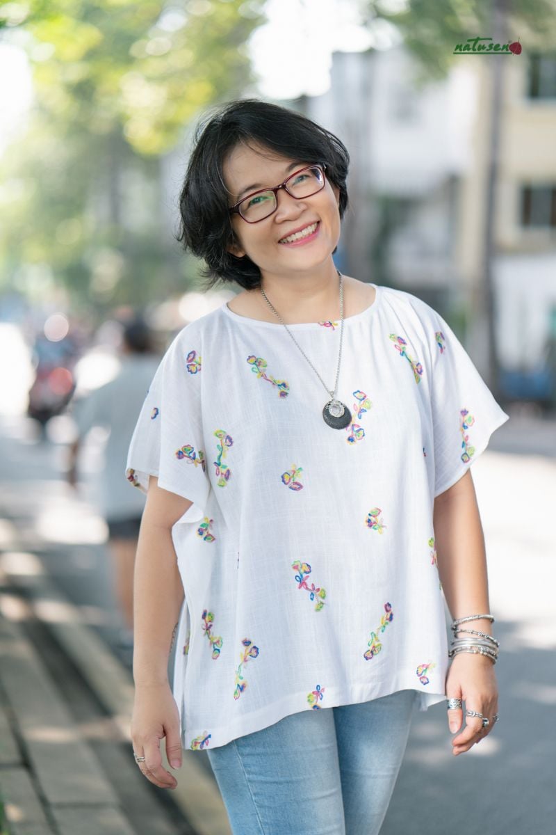 Áo linen Trắng cánh bướm ren thêu