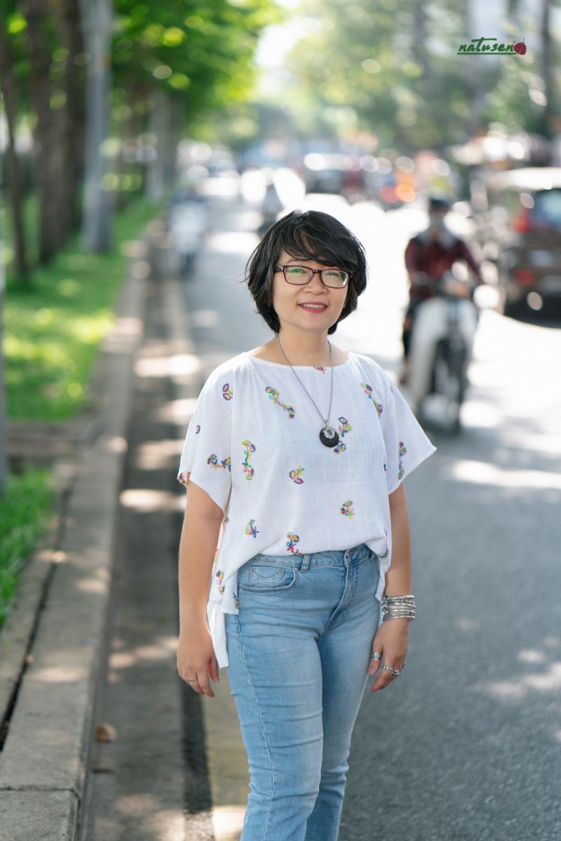 Áo linen Trắng cánh bướm ren thêu