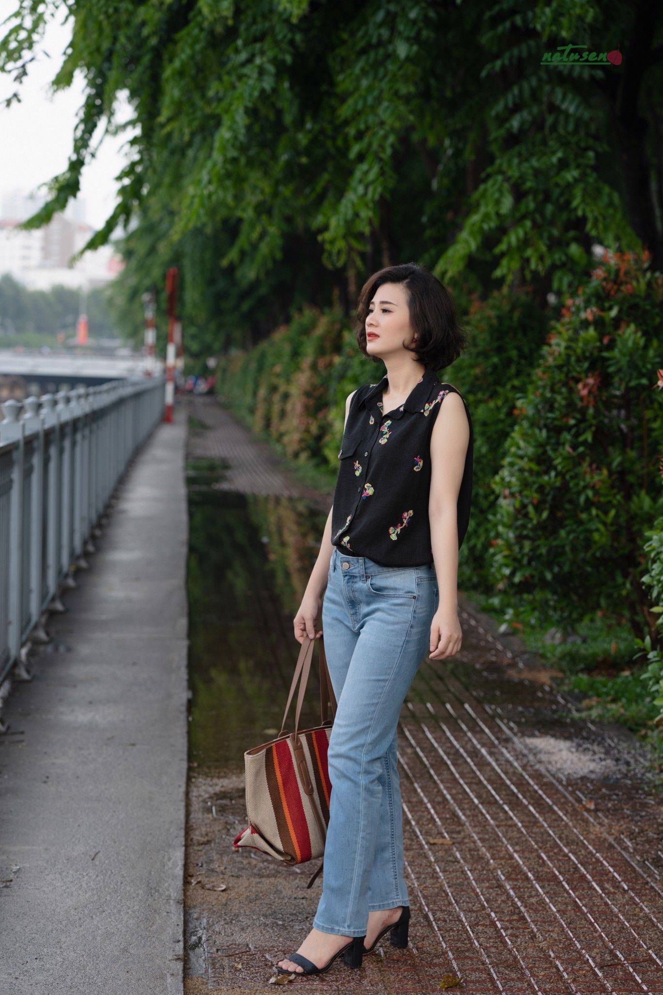 Áo chemise linen đen Ren thêu
