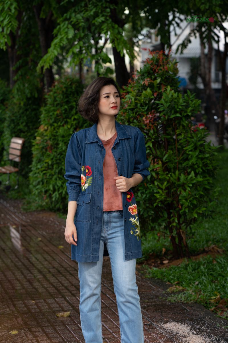 Áo khoác denim tay phùng thêu tay hoa Poppy