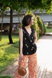  Áo linen đen Ren thêu cổ tim 