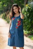  Đầm Denim A túi xéo thêu tay Phượng Đỏ 