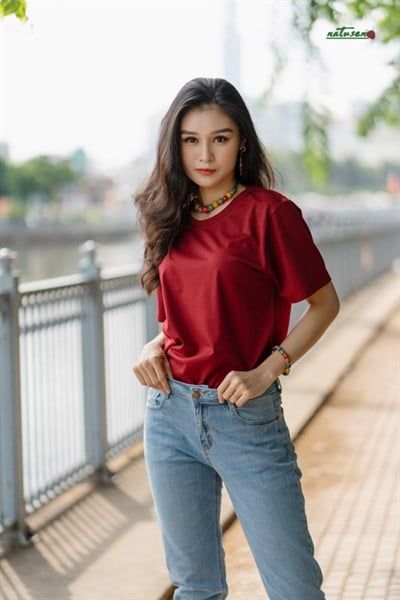  T-shirt thun trơn đỏ mận không thêu 