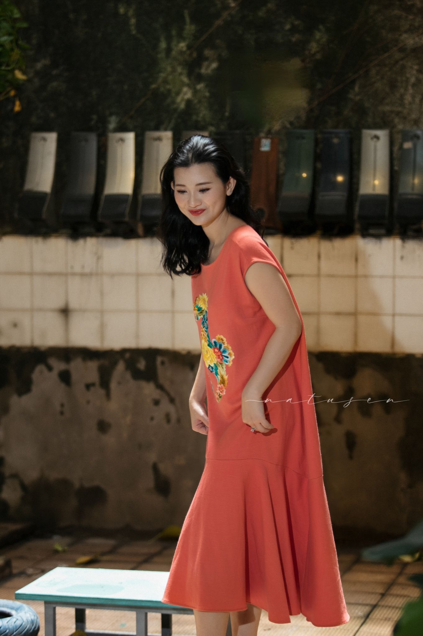 Đầm Oreno linen cam thêu tay Hải mã Queen