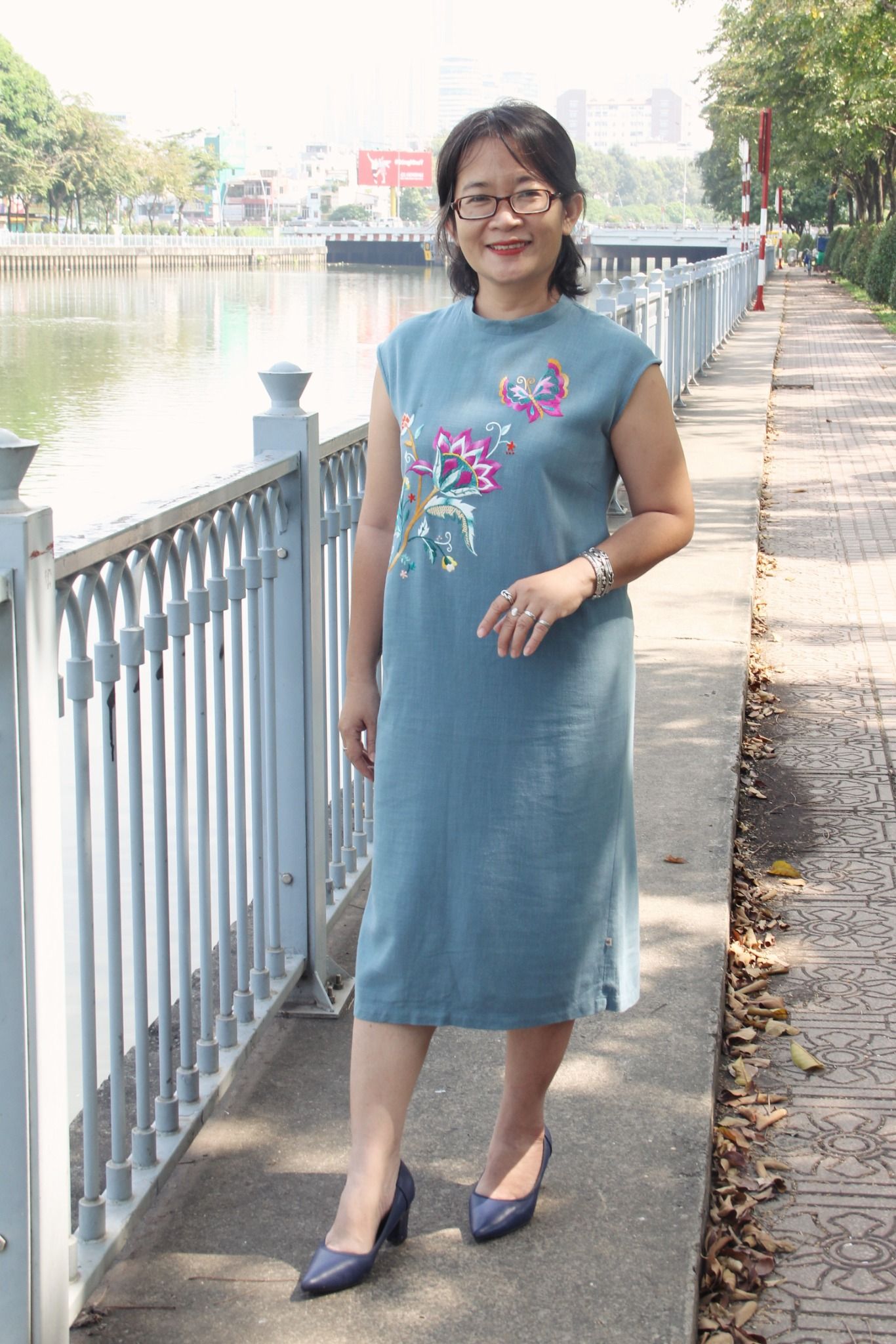 Đầm Noel Jacobean Bướm cổ lọ Xám xanh thêu tay