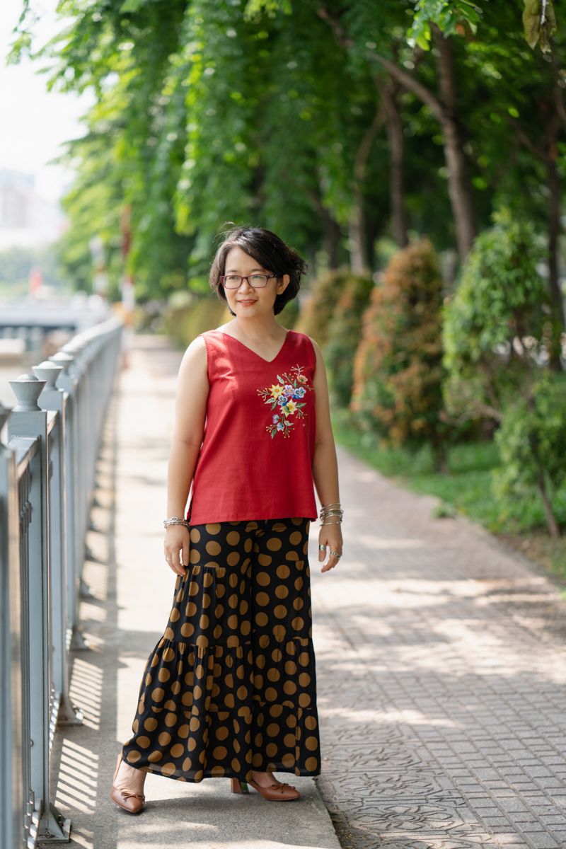 Quần Gypsy ống loe nhúng tầng Đen in Bi