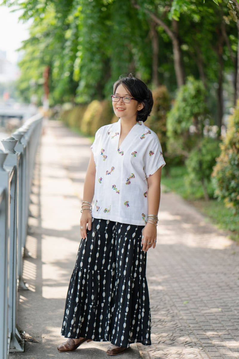 Quần Gypsy ống loe nhúng tầng Đen in Bi
