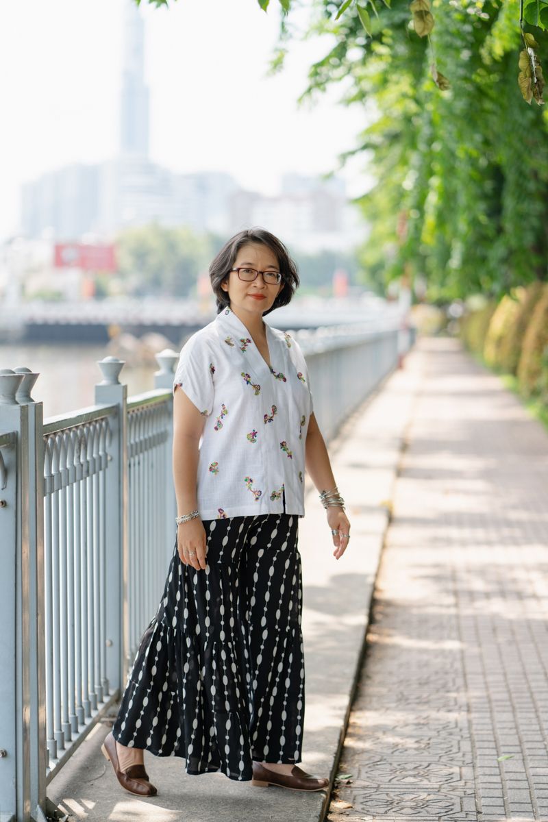 Quần Gypsy ống loe nhúng tầng Đen in Bi
