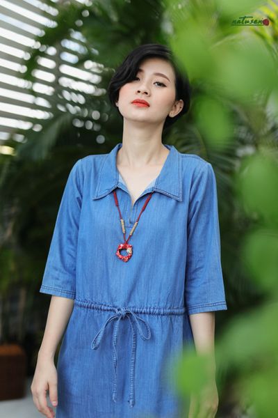  Đầm denim maxi chemise thêu tay Vẹt Scarlet 