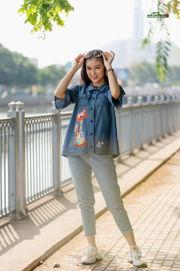  Quần jeans ống túm màu Nhạt 