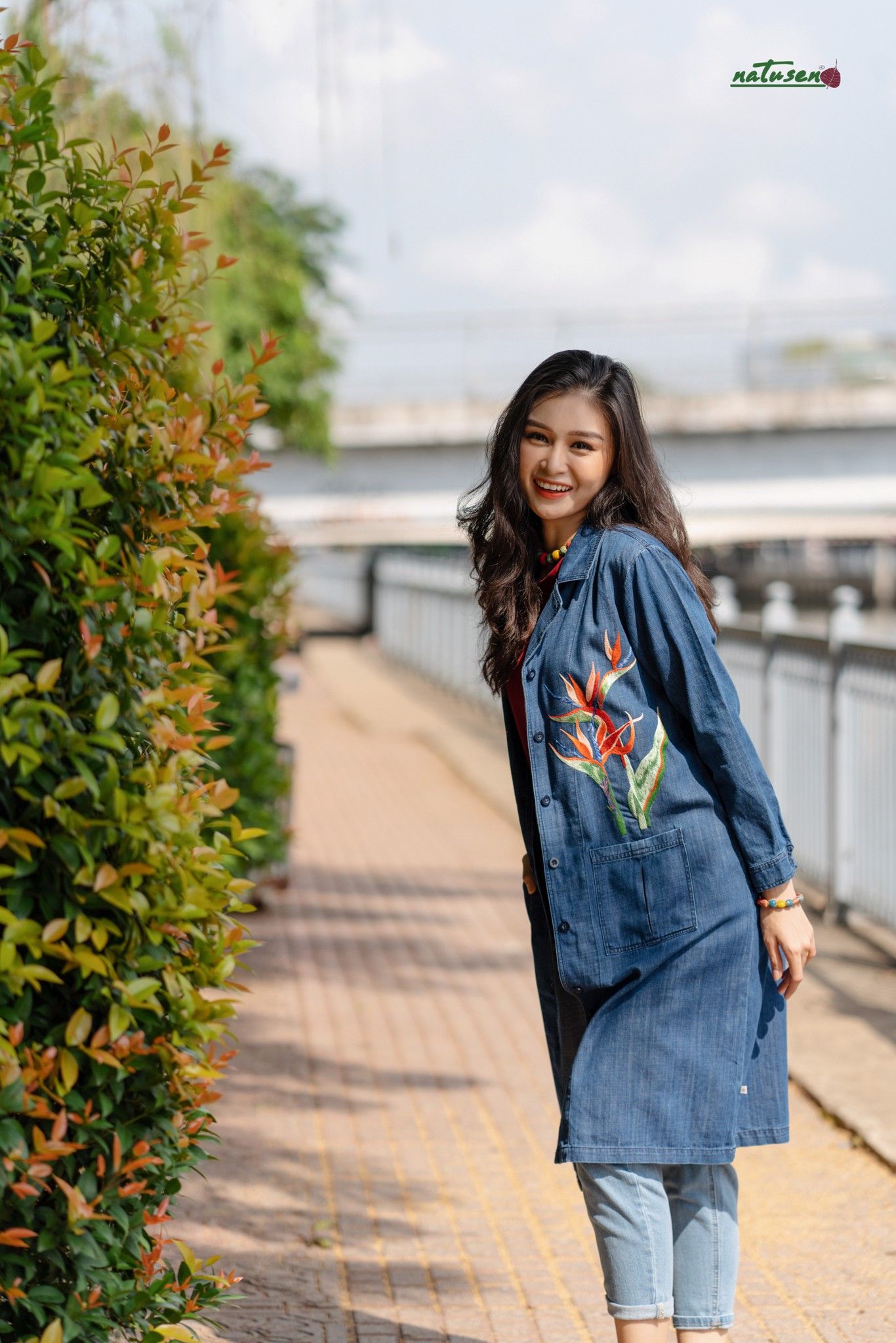 Áo khoác denim Safari thêu tay Thiên Điểu