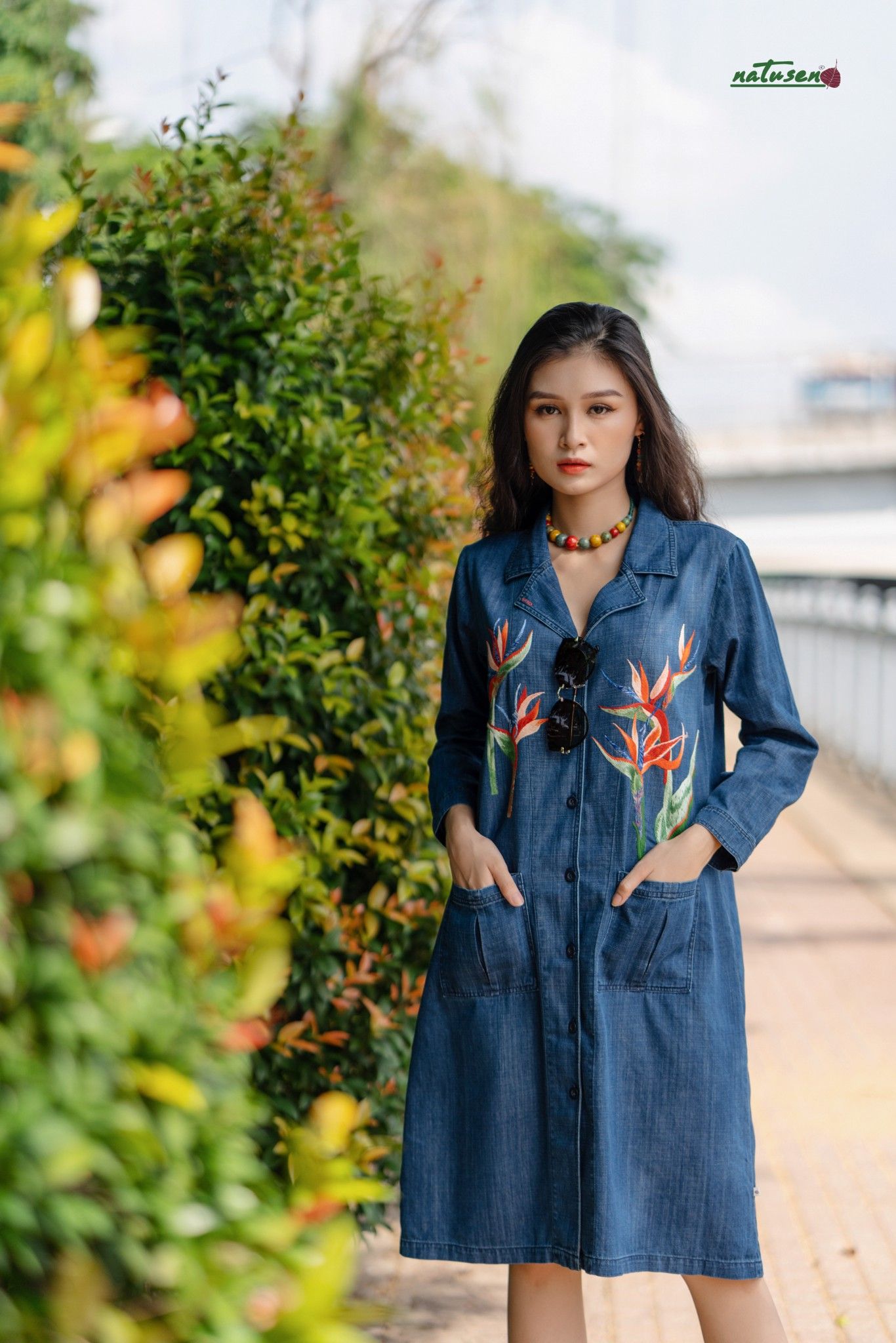 Áo khoác denim Safari thêu tay Thiên Điểu