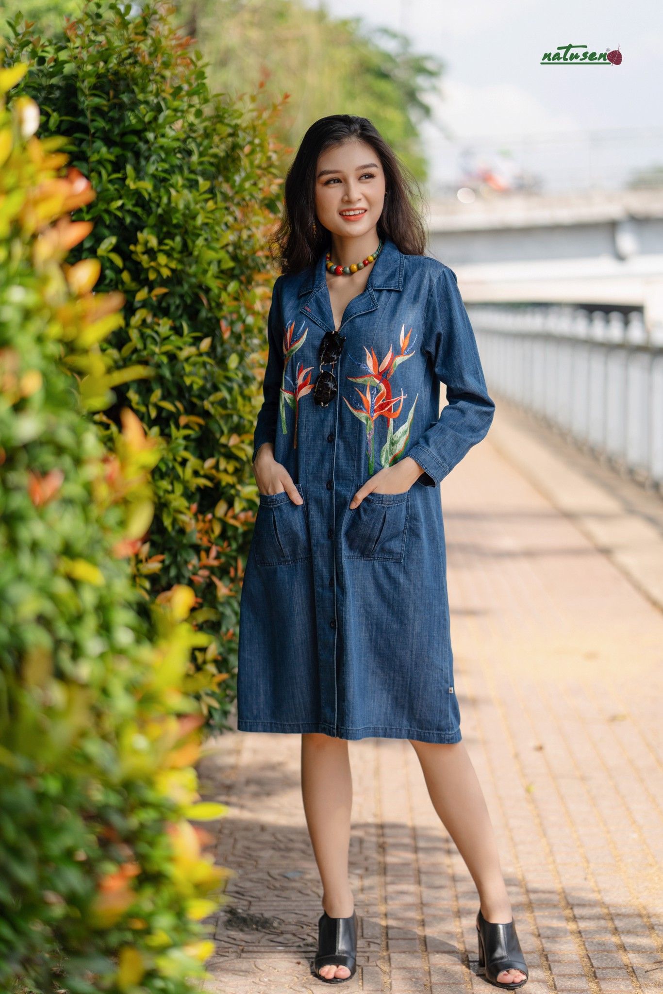 Áo khoác denim Safari thêu tay Thiên Điểu