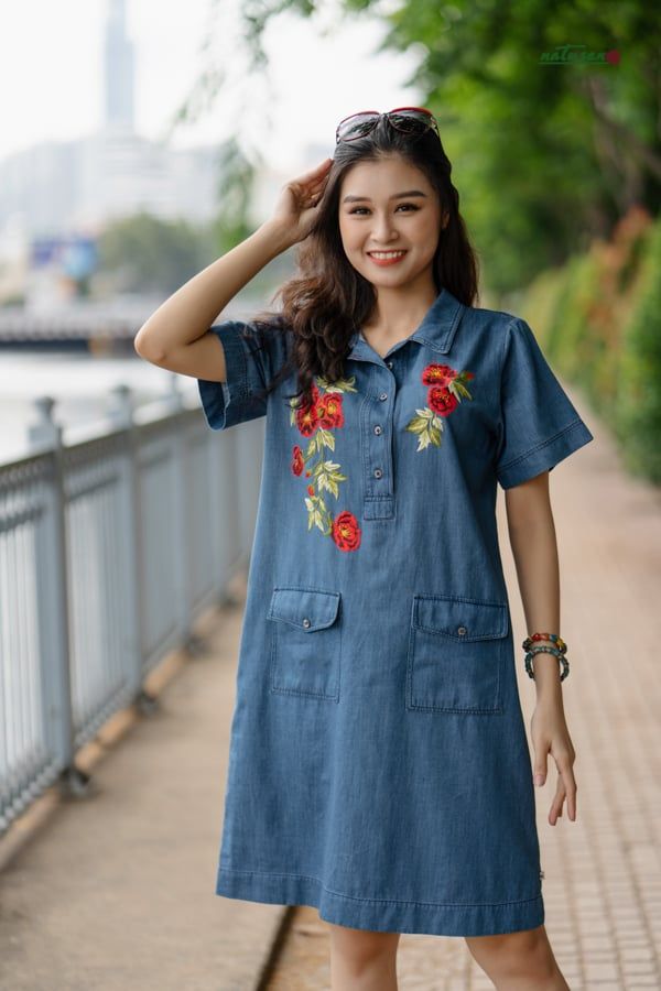Đầm thêu tay hoa Hồng Florentina Denim Safari