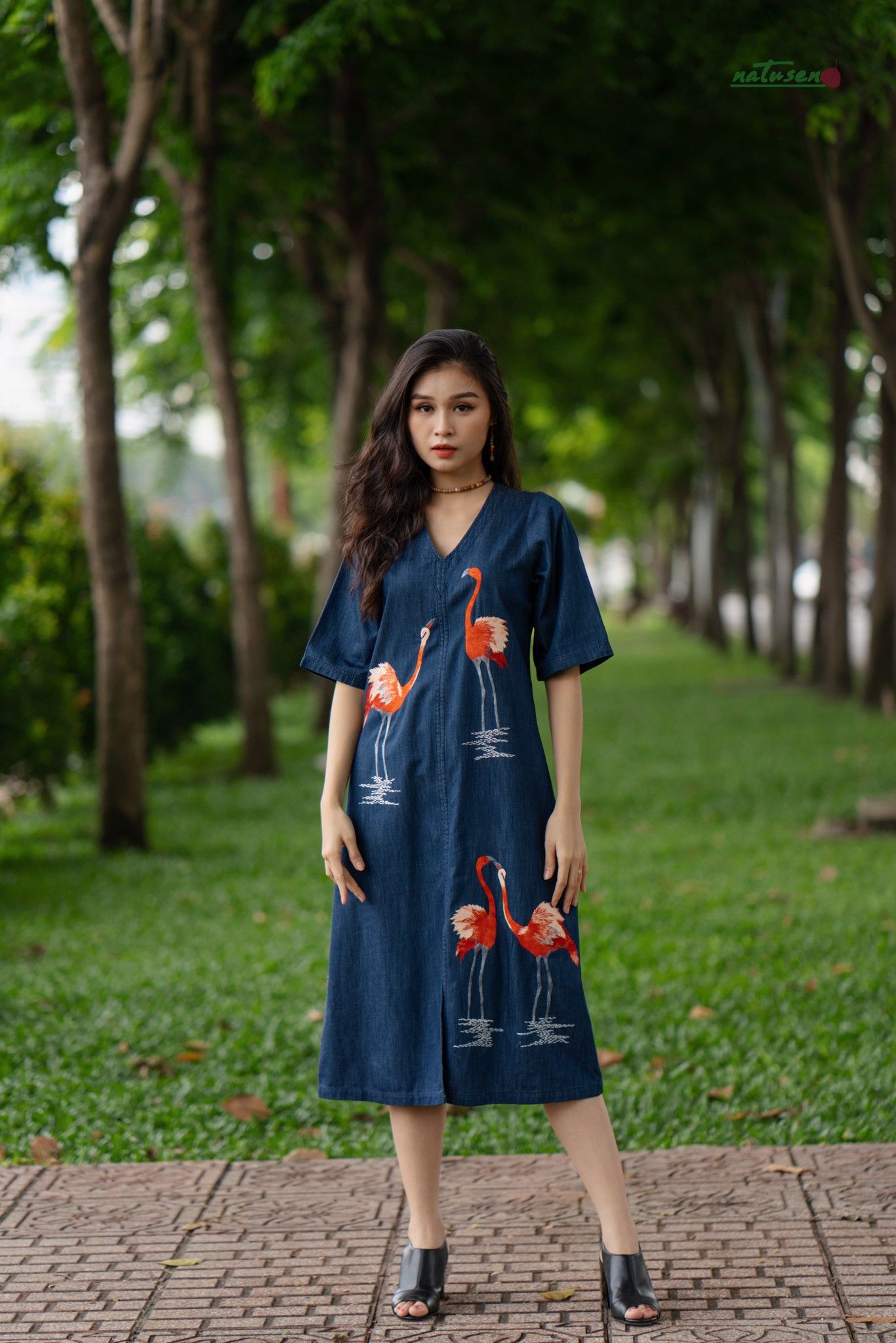  Đầm Victory denim thêu Hồng hạc 