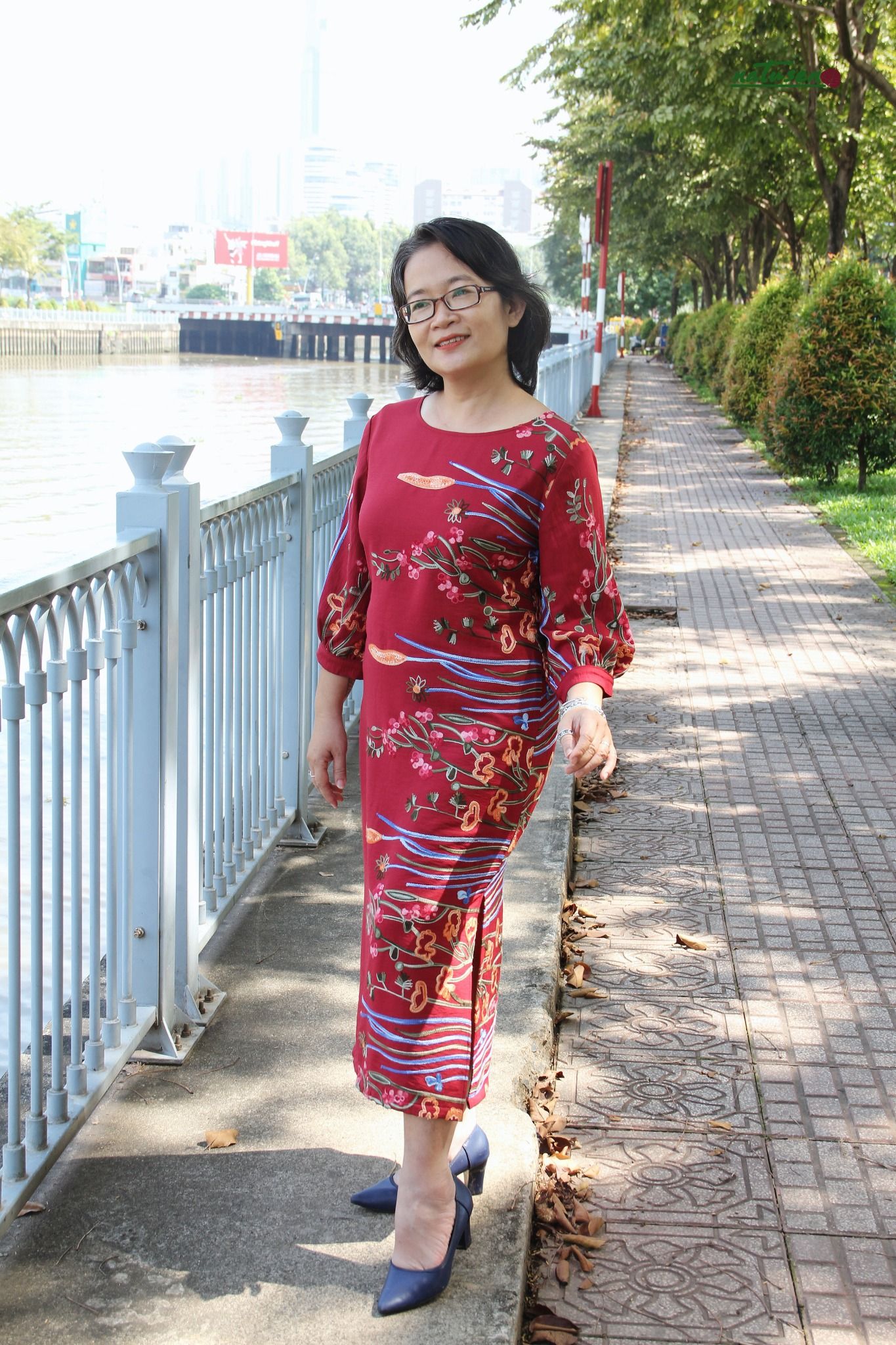 Đầm thêu ren Đỏ Son maxi tay phùng
