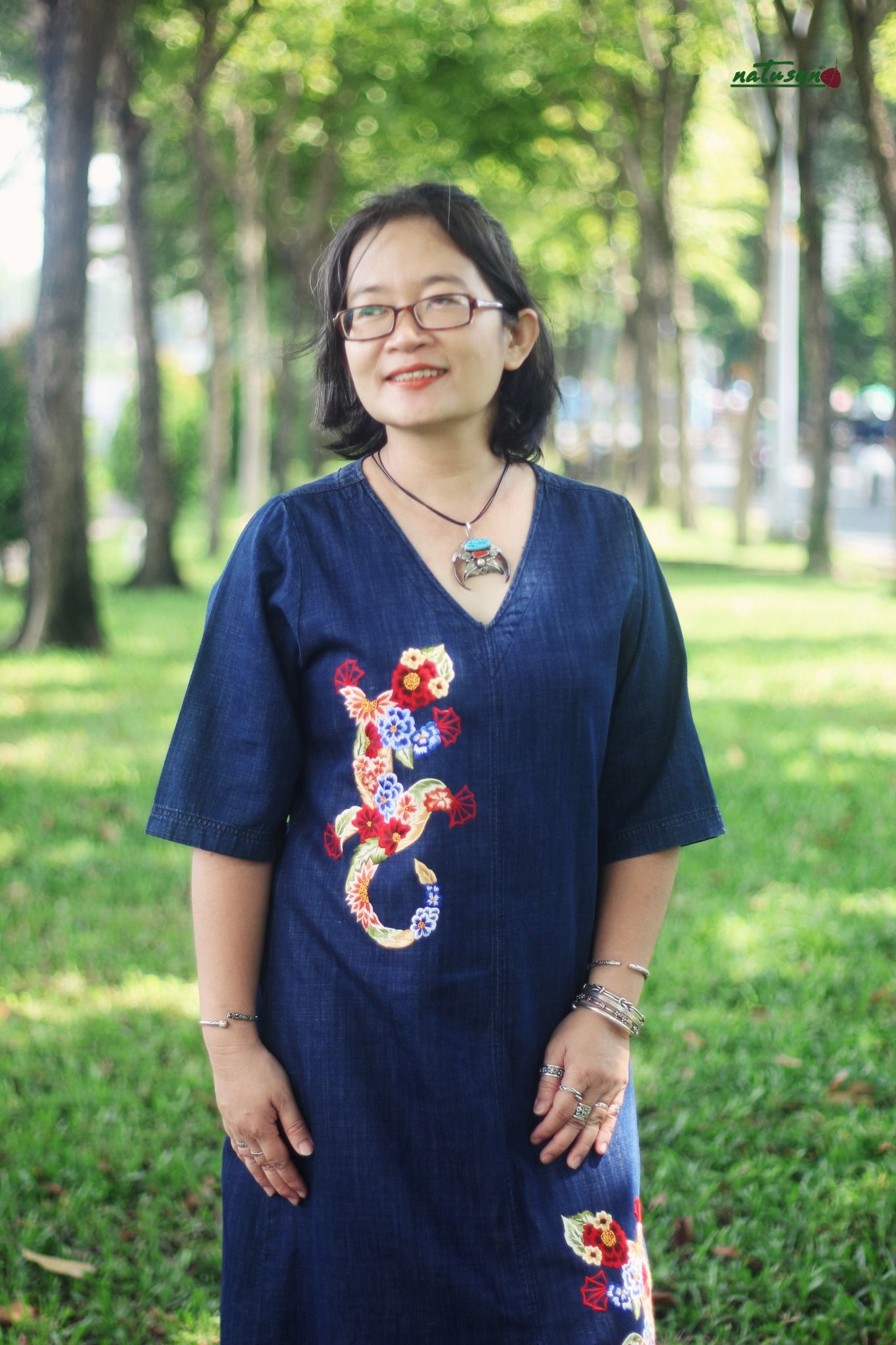 Đầm Victory denim thêu thủ công Tắc Kè Bách Hoa