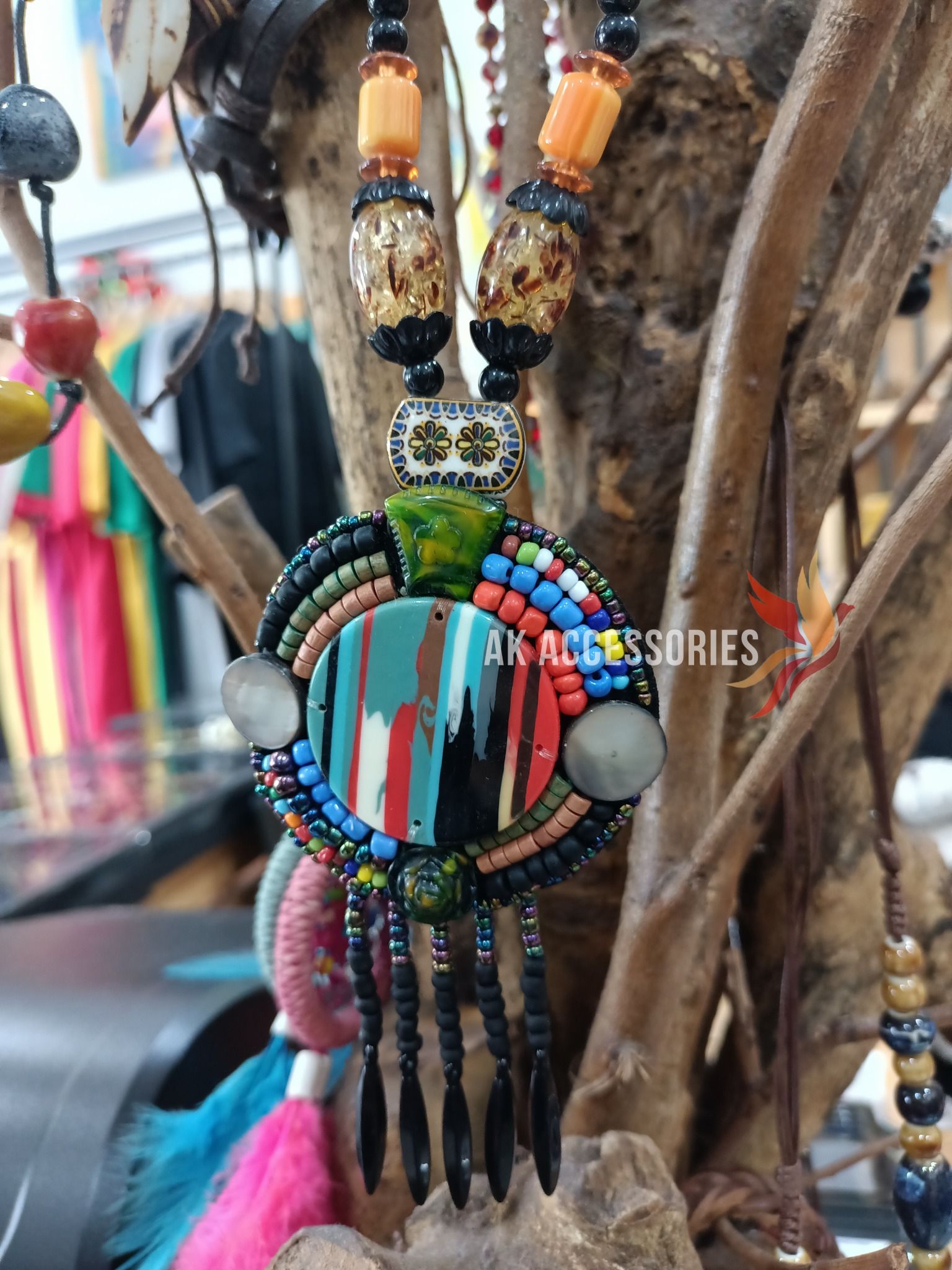 Dây đeo cổ Boho kết hạt nhựa đỏ xanh
