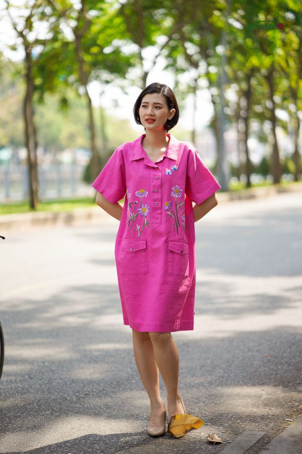 Đầm linen thêu tay Sao nhái vest trụ Hồng Sen