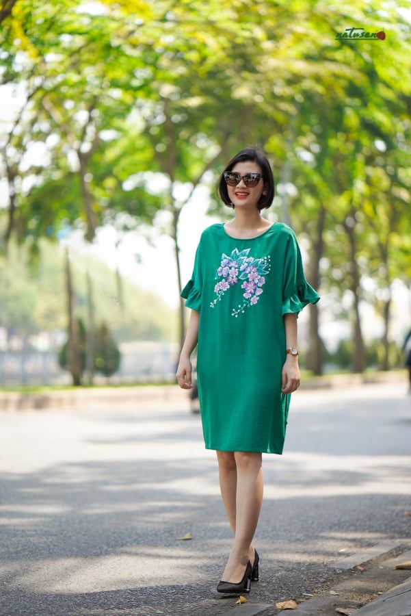 Đầm thêu thủ công Xanh Ve tay bèo bằng lăng