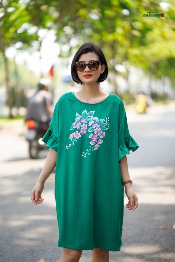 Đầm thêu thủ công Xanh Ve tay bèo bằng lăng