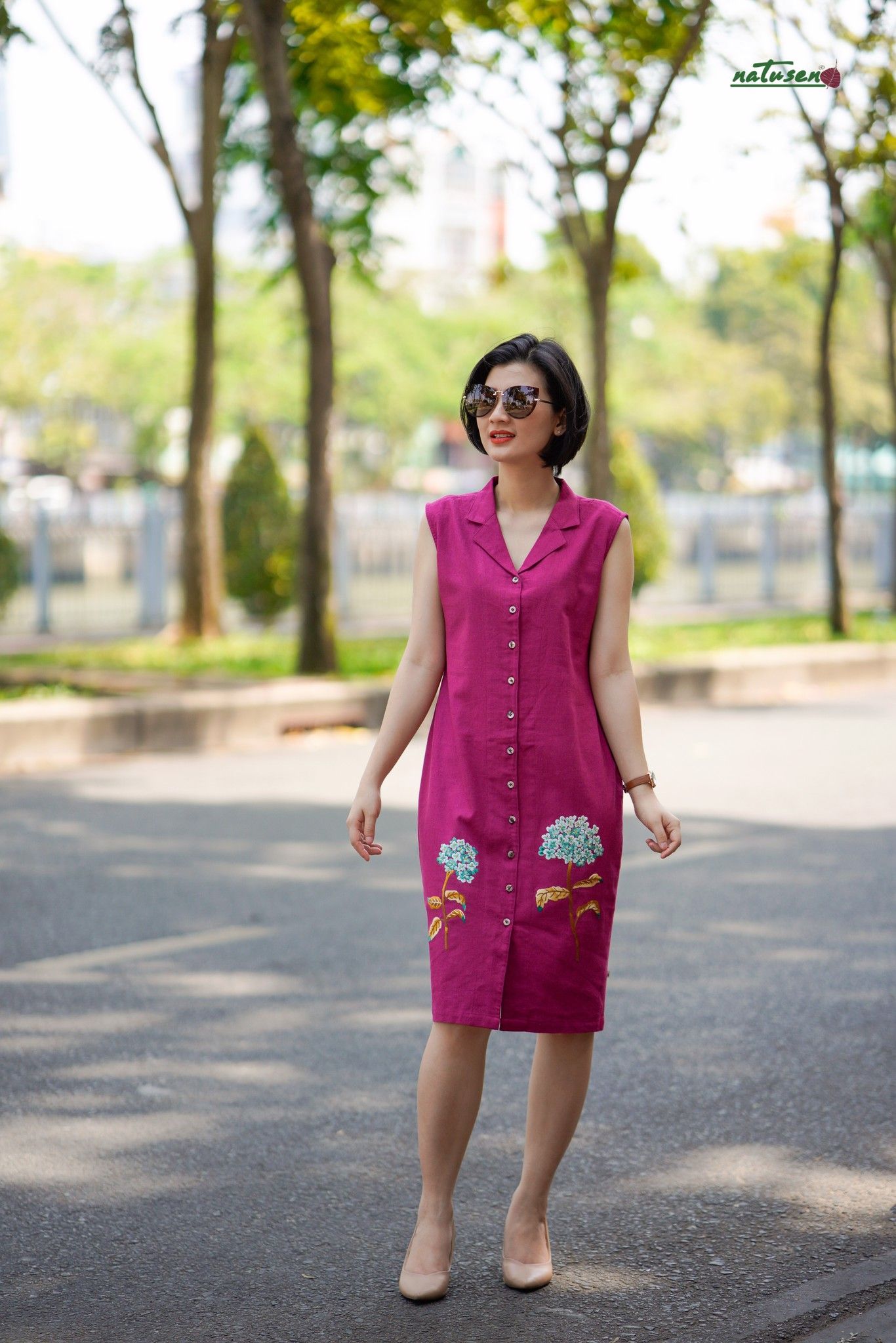 Đầm thêu tay hoa Cẩm Tú tím hồng cổ vest