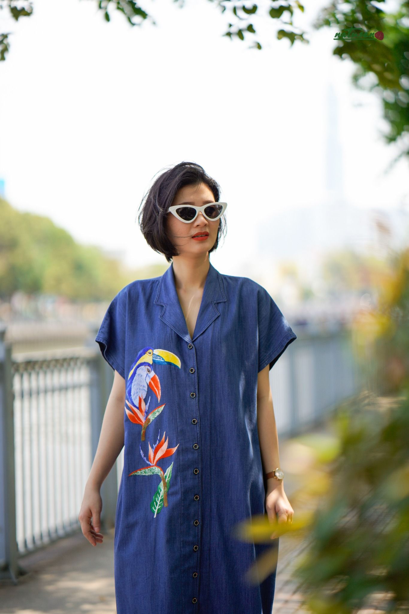 Đầm denim vest thêu tay Toucan TD