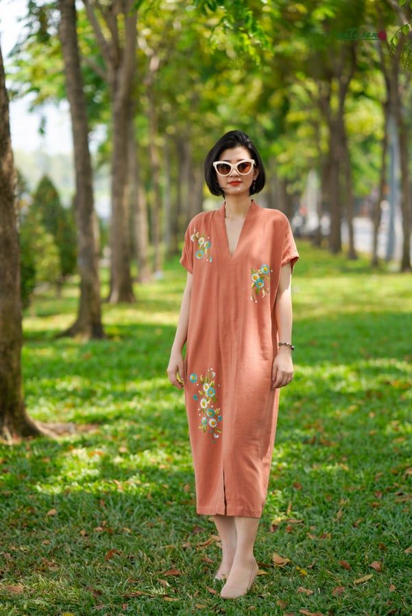 Đầm thêu tay Cúc tana cổ kimono màu Cam đất