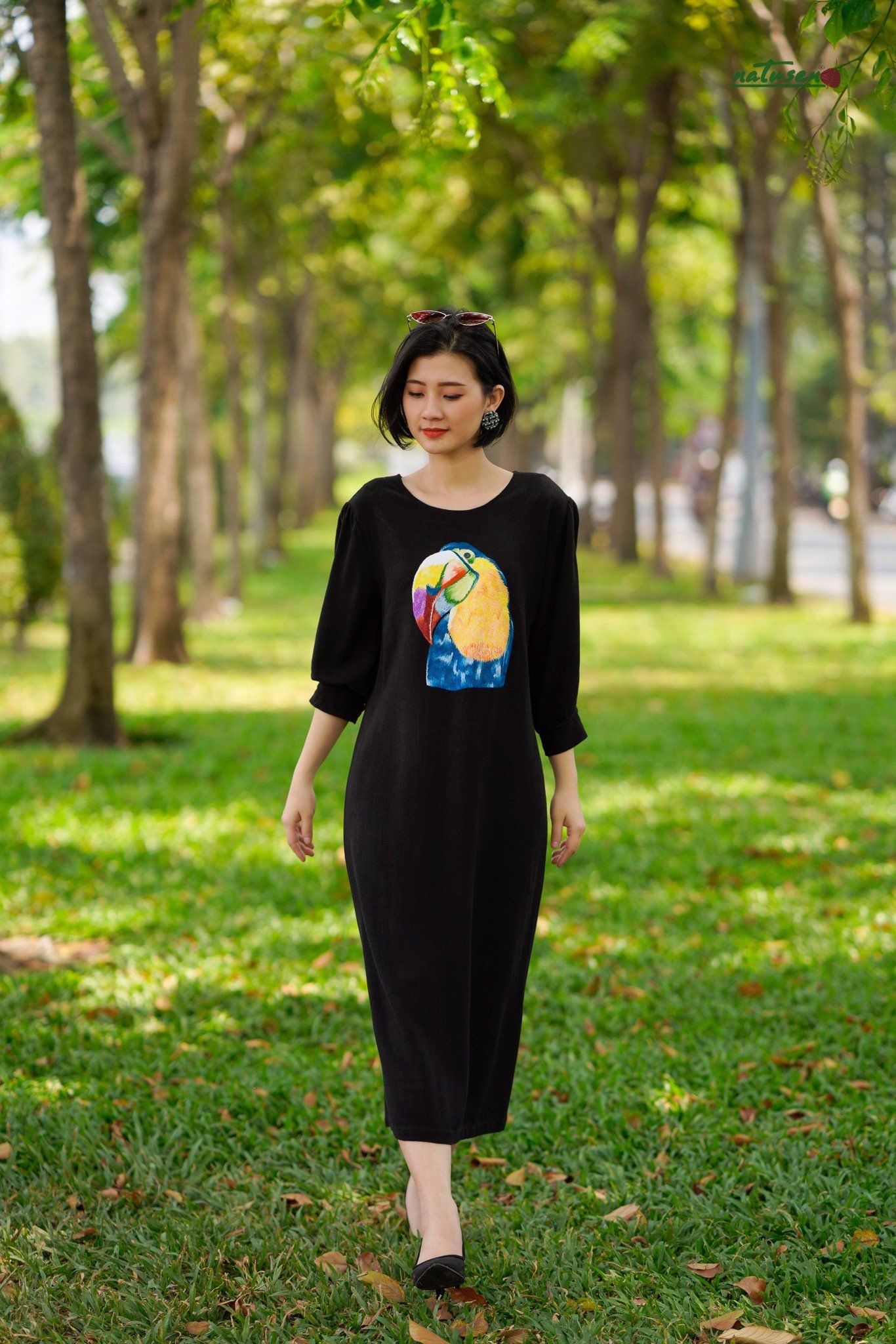  Đầm Miko Đen linen bamboo thêu tay Toucan King 