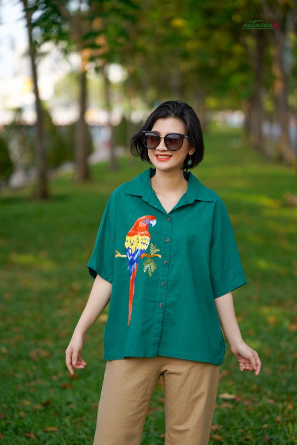 Áo chemsie thêu thủ công Vẹt Scarlet Xanh Thông