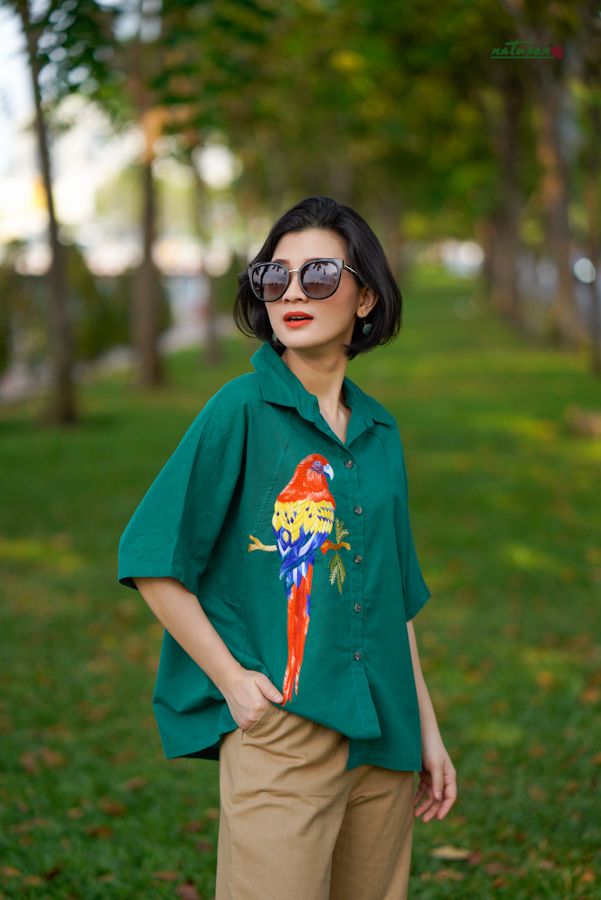 Áo chemsie thêu thủ công Vẹt Scarlet Xanh Thông