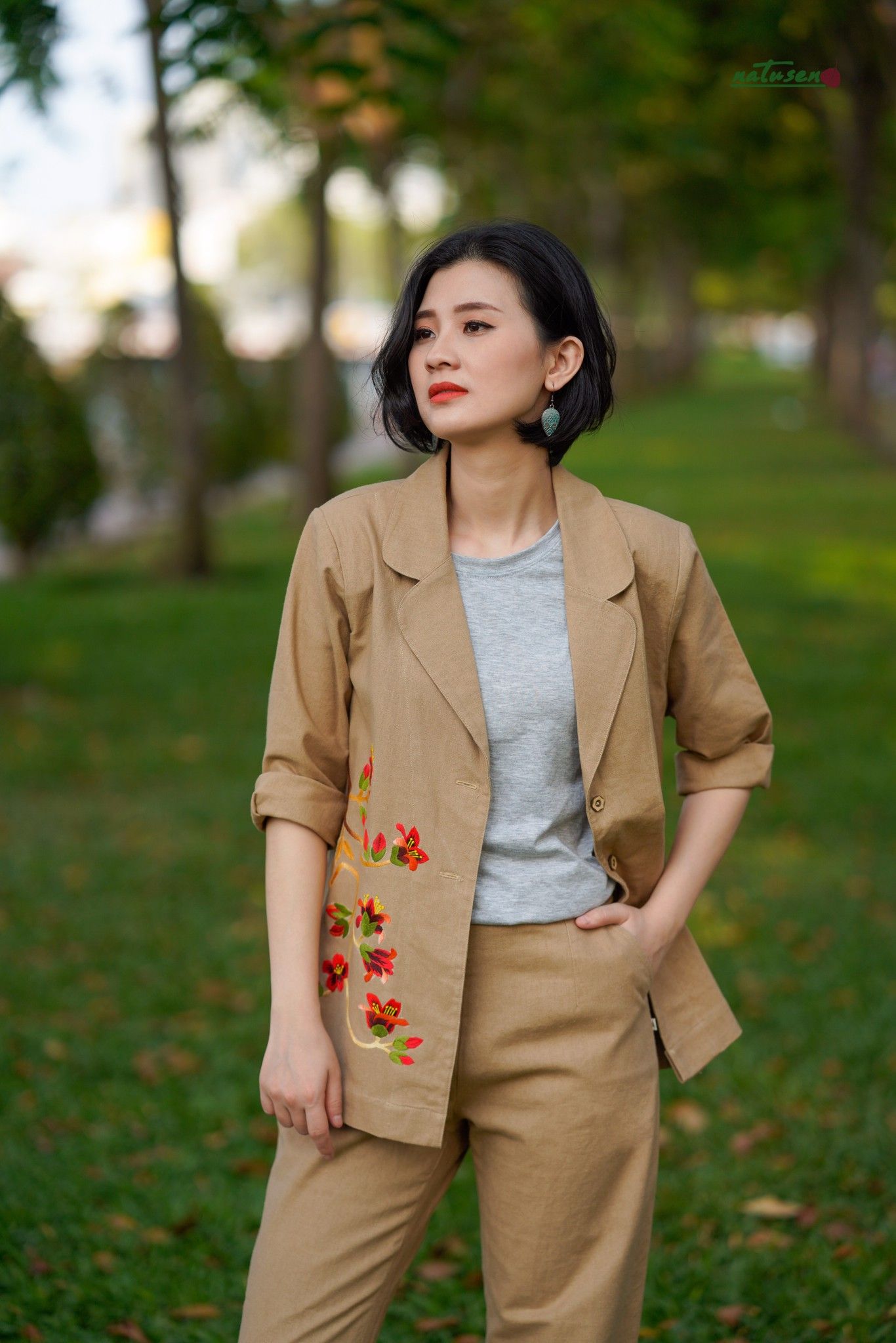 Áo khoác vest cổ B thêu tay Hoa Môc Miên Cafe sữa