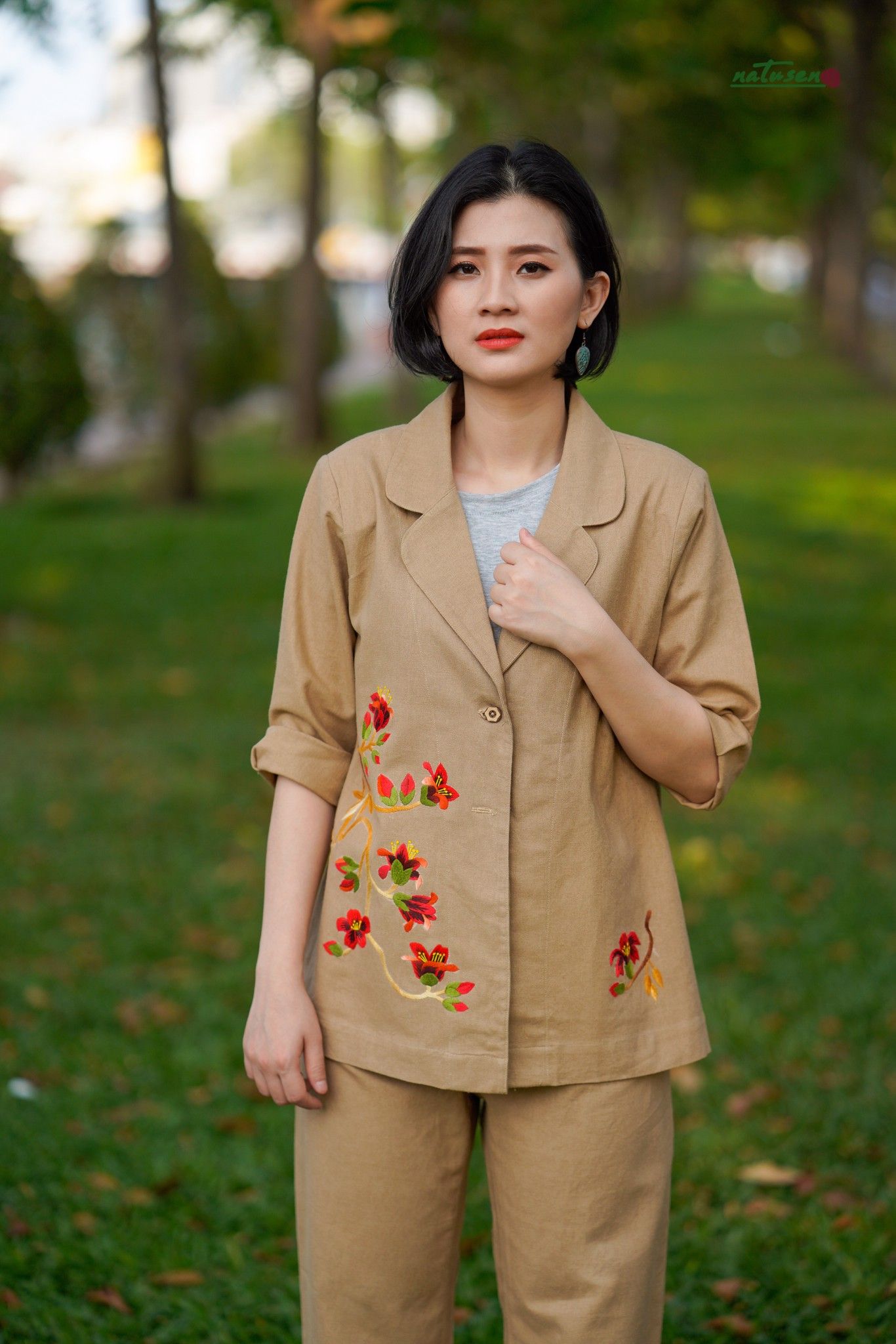 Áo khoác vest cổ B thêu tay Hoa Môc Miên Cafe sữa