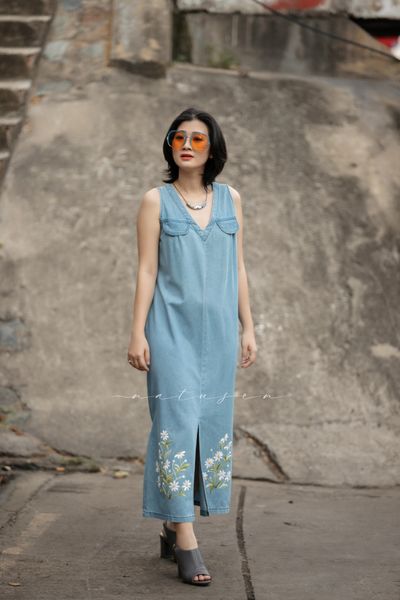  Đầm Chingi Faded Denim thêu tay Cúc Xuyến Chi 