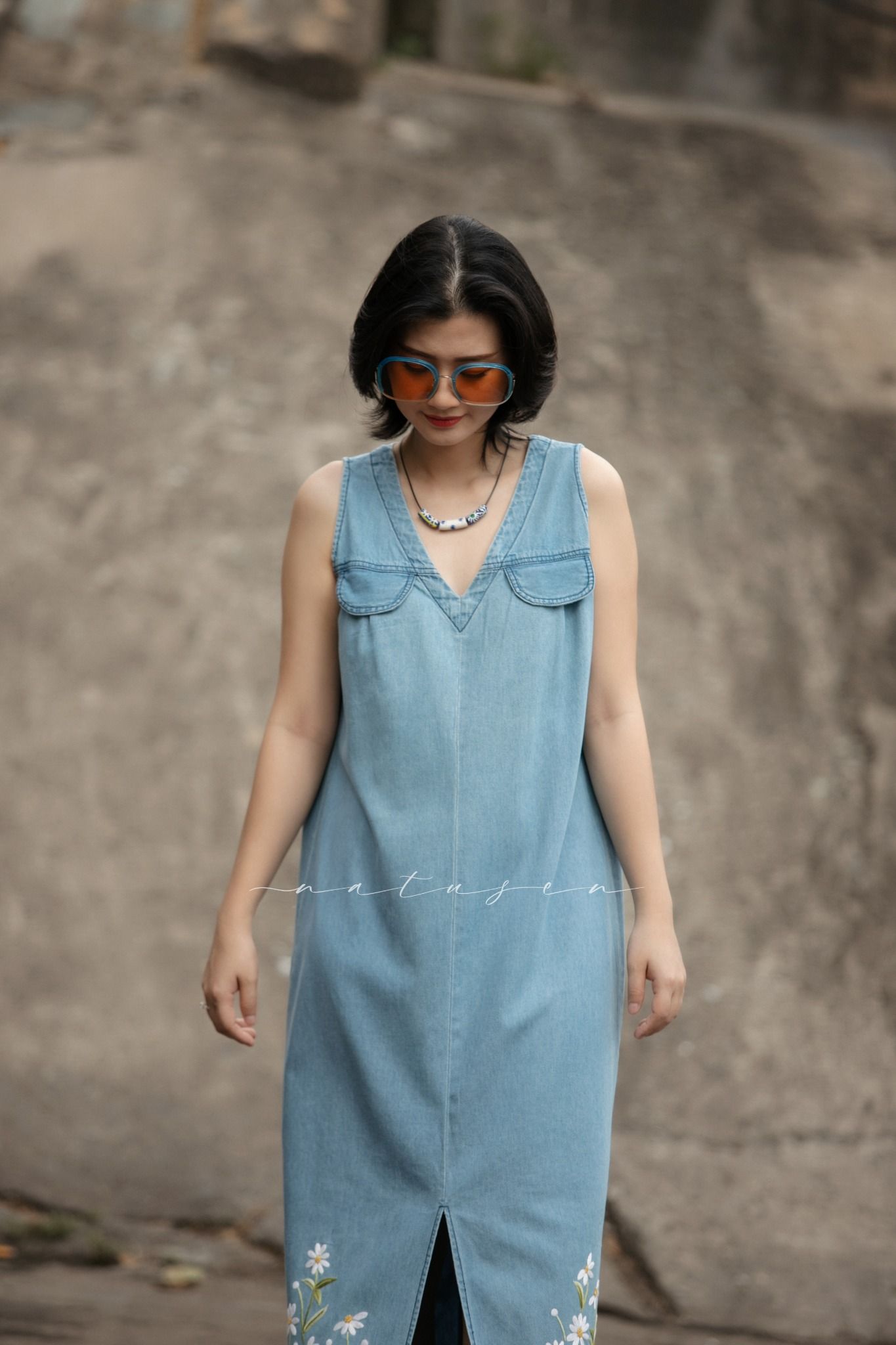  Đầm Chingi Faded Denim thêu tay Cúc Xuyến Chi 