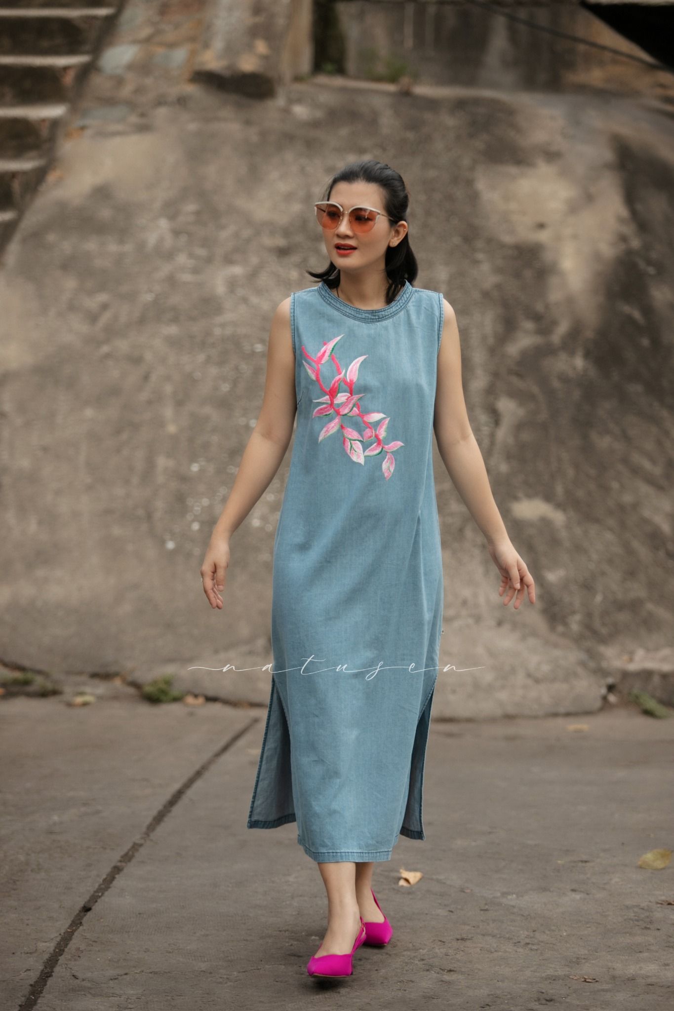 Đầm Nashima Faded denim thêu tay Hoa Sexy Pink