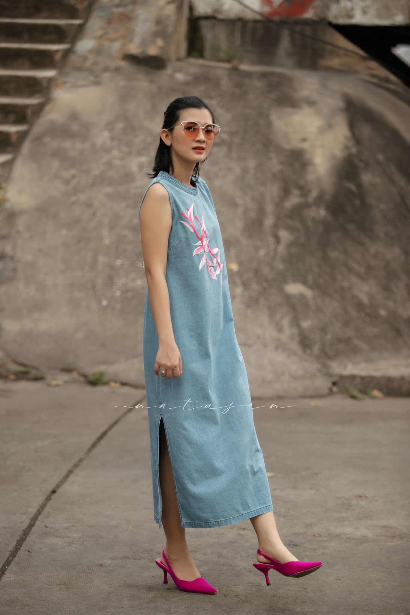 Đầm Nashima Faded denim thêu tay Hoa Sexy Pink