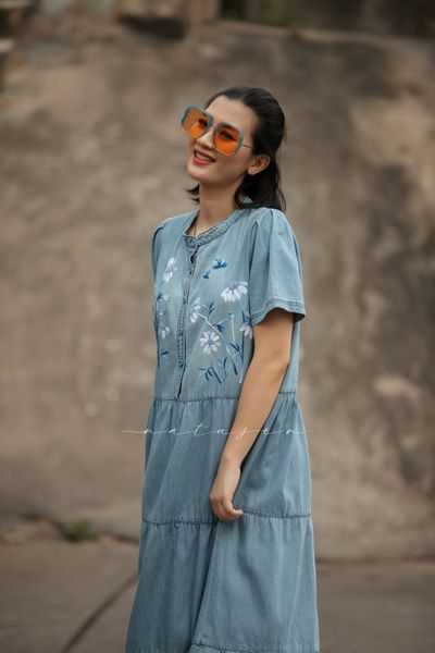  Đầm Mingo Faded denim thêu tay hoa Cúc Sao Nhái 