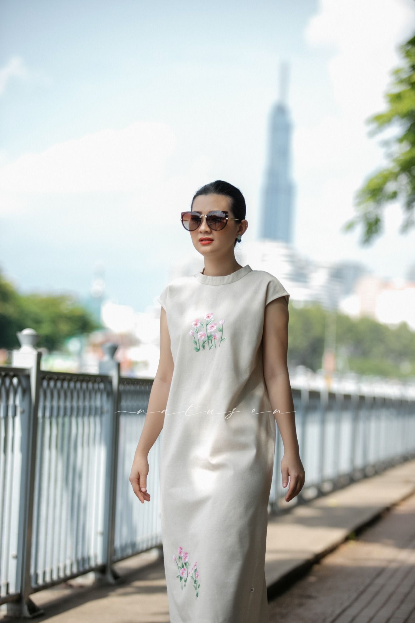 Đầm Pamela linen beige thêu tay Pansee