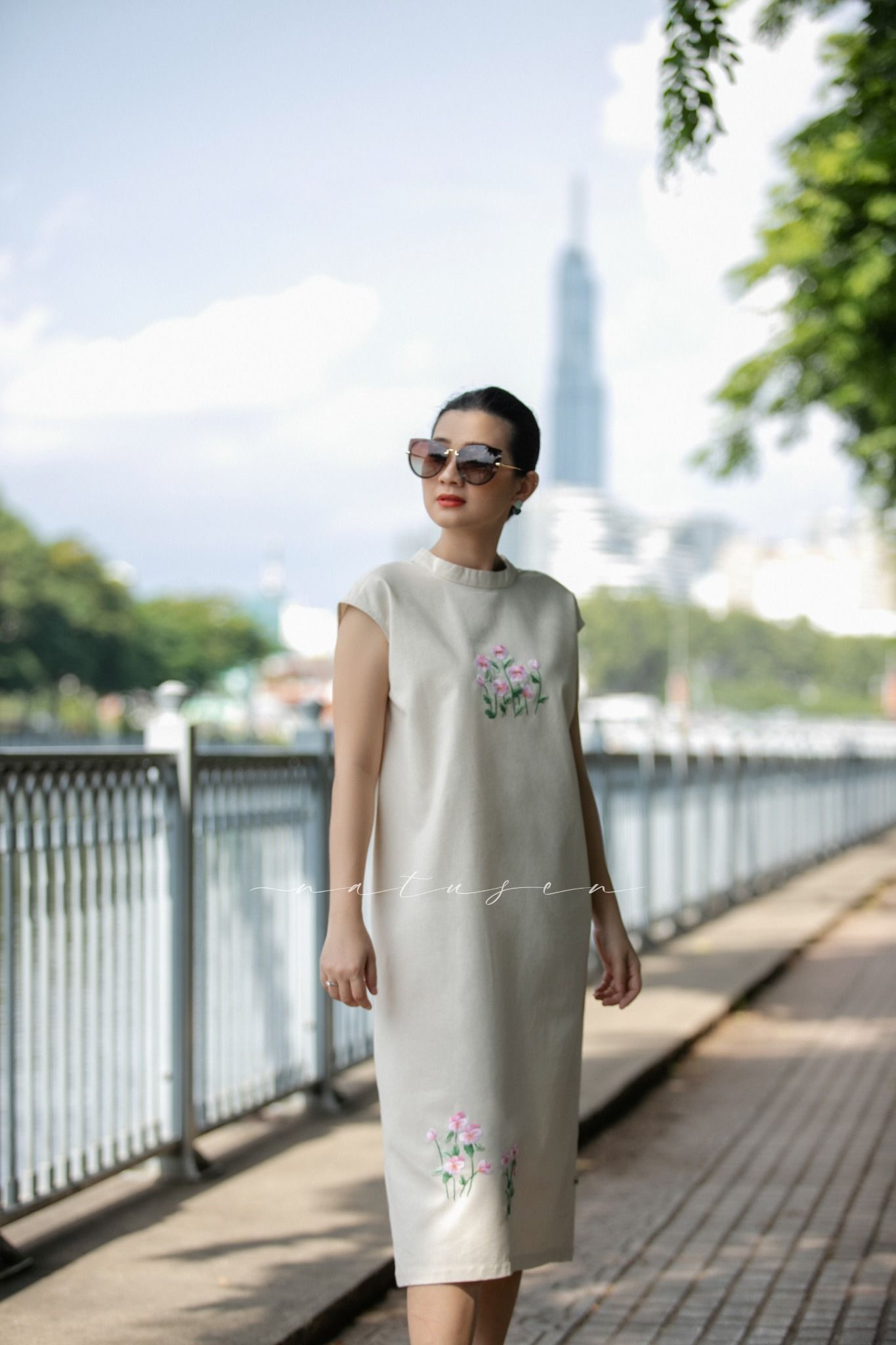 Đầm Pamela linen beige thêu tay Pansee