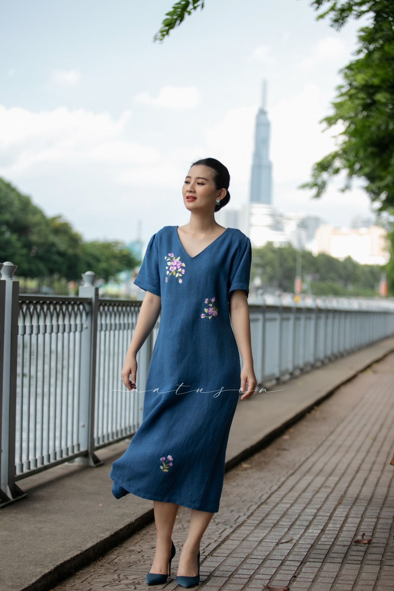 Đầm xanh yamaha thêu tay Hoa Pansee