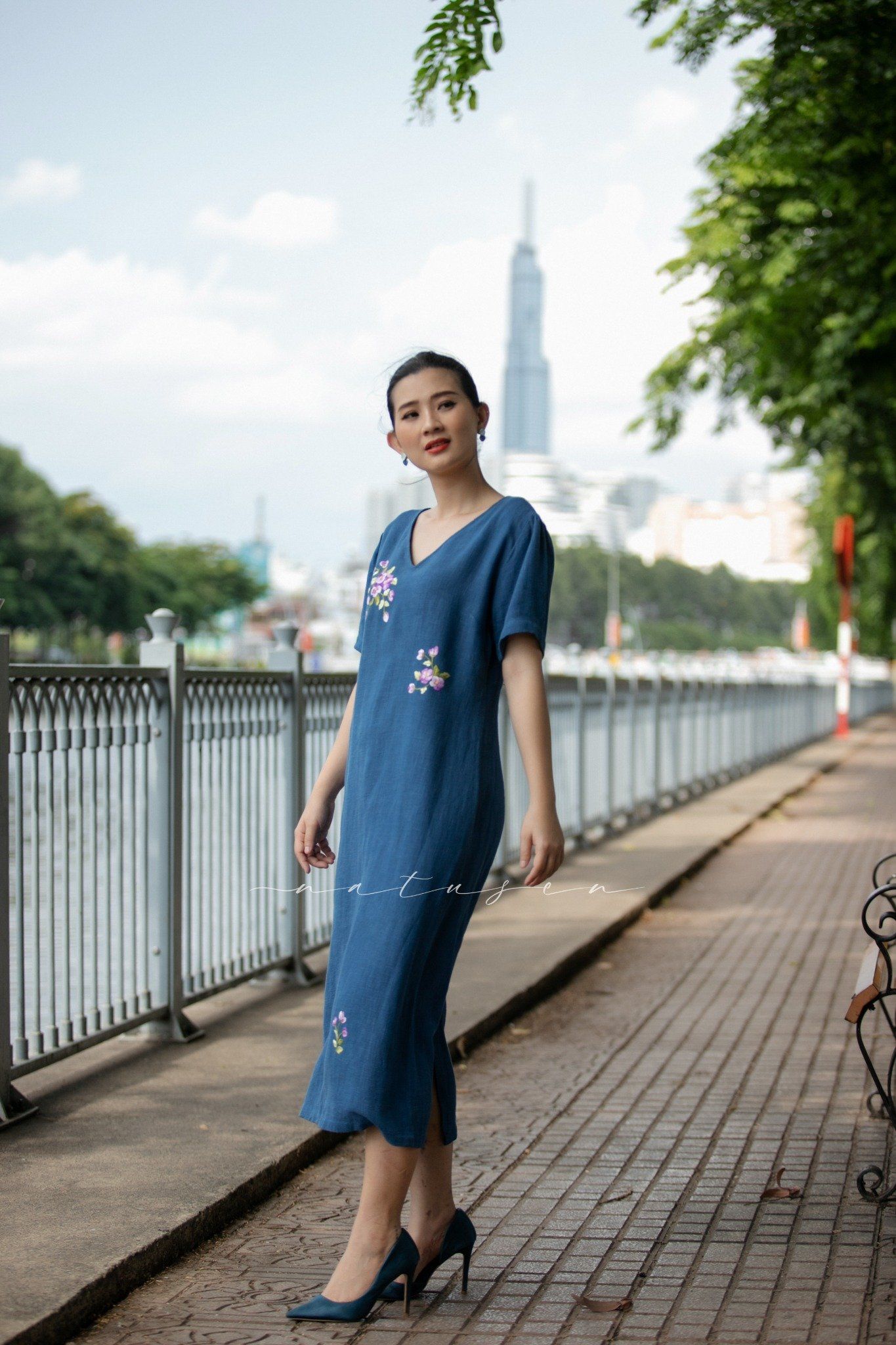 Đầm xanh yamaha thêu tay Hoa Pansee