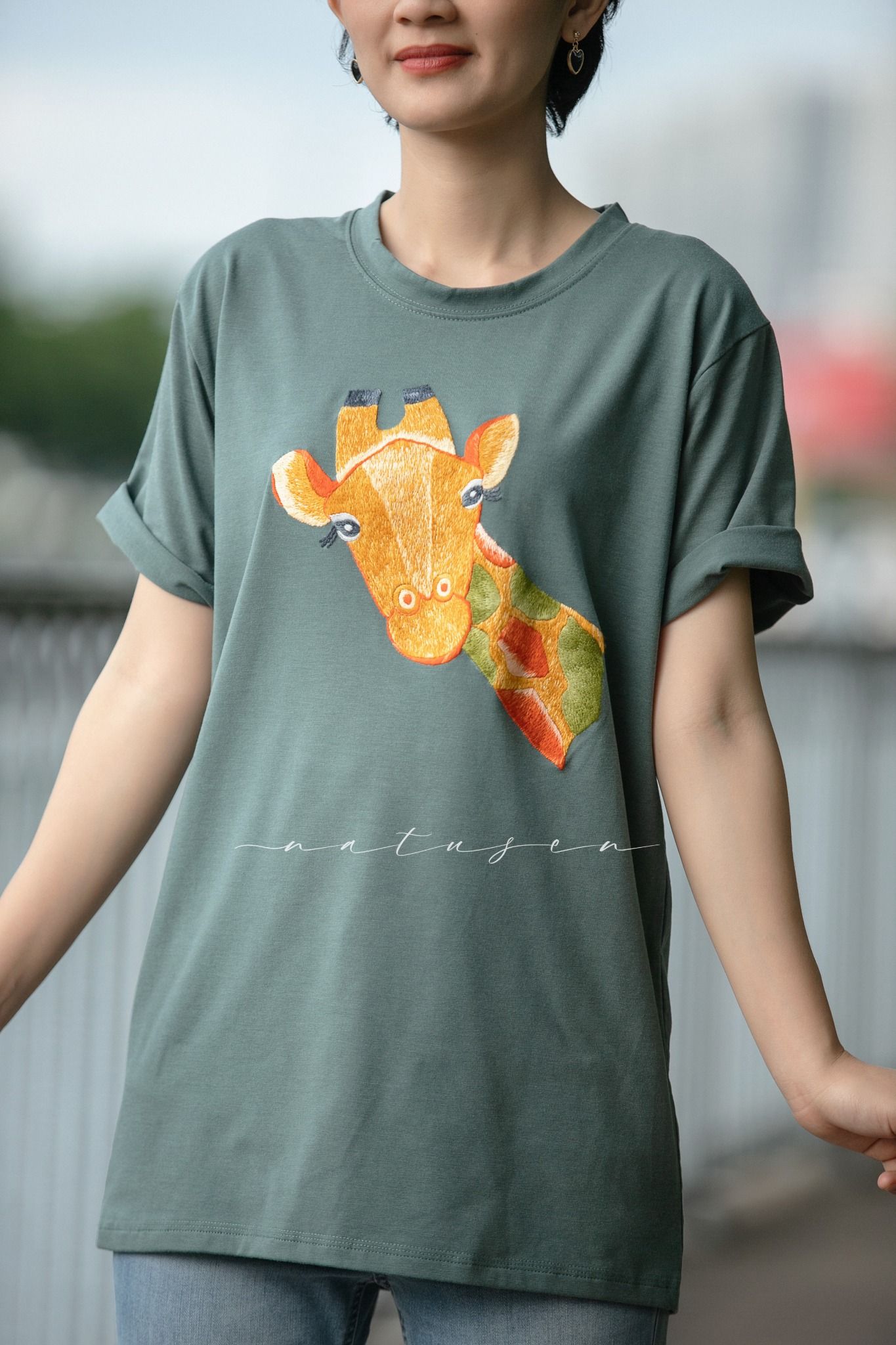Áo thun Xám Đá thêu tay Hươu Nathy