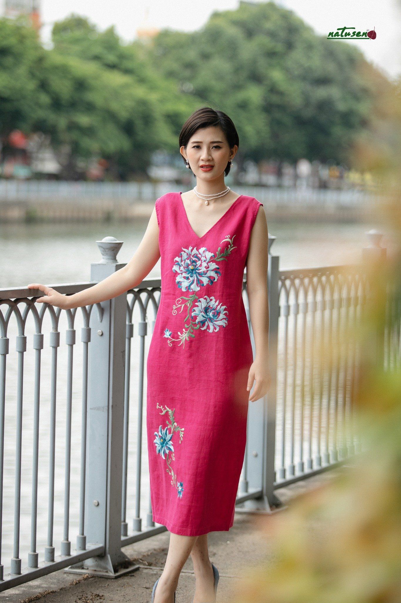 Đầm Anvie hồng sen thêu tay Quỳnh Liên