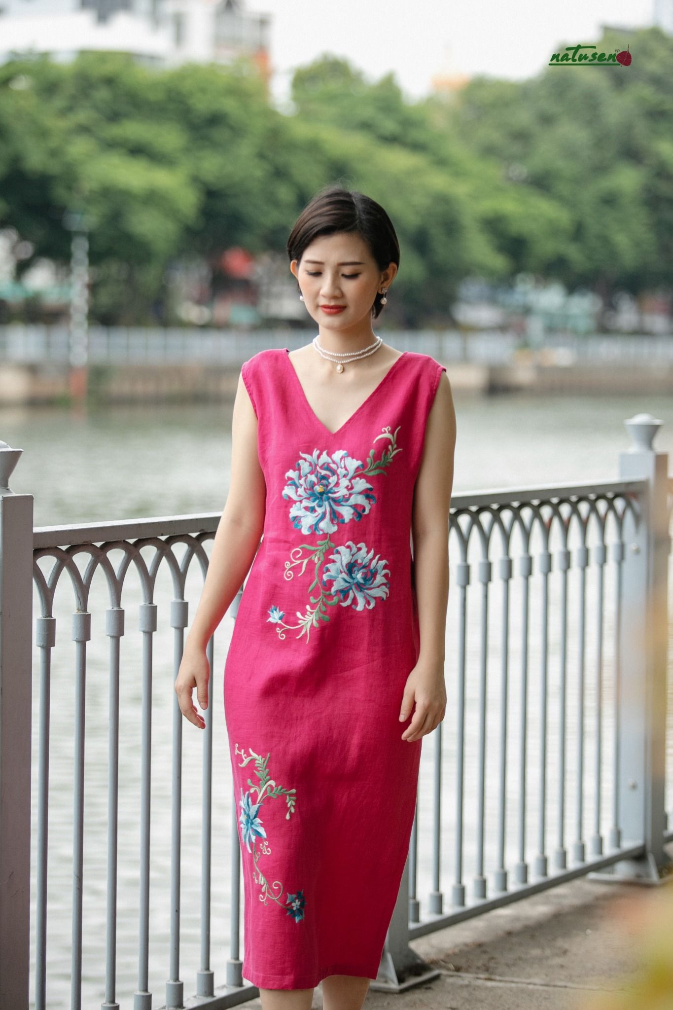 Đầm Anvie hồng sen thêu tay Quỳnh Liên