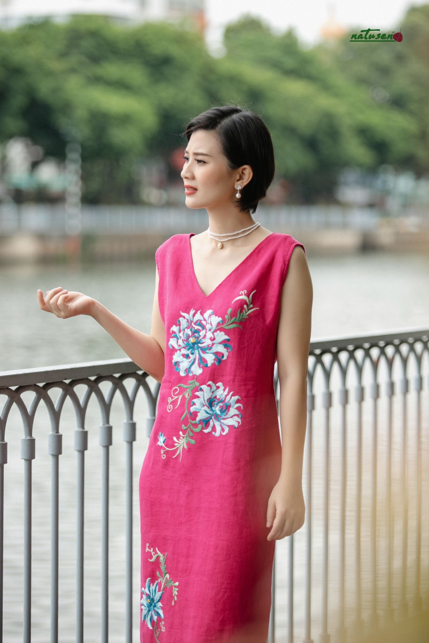 Đầm Anvie hồng sen thêu tay Quỳnh Liên