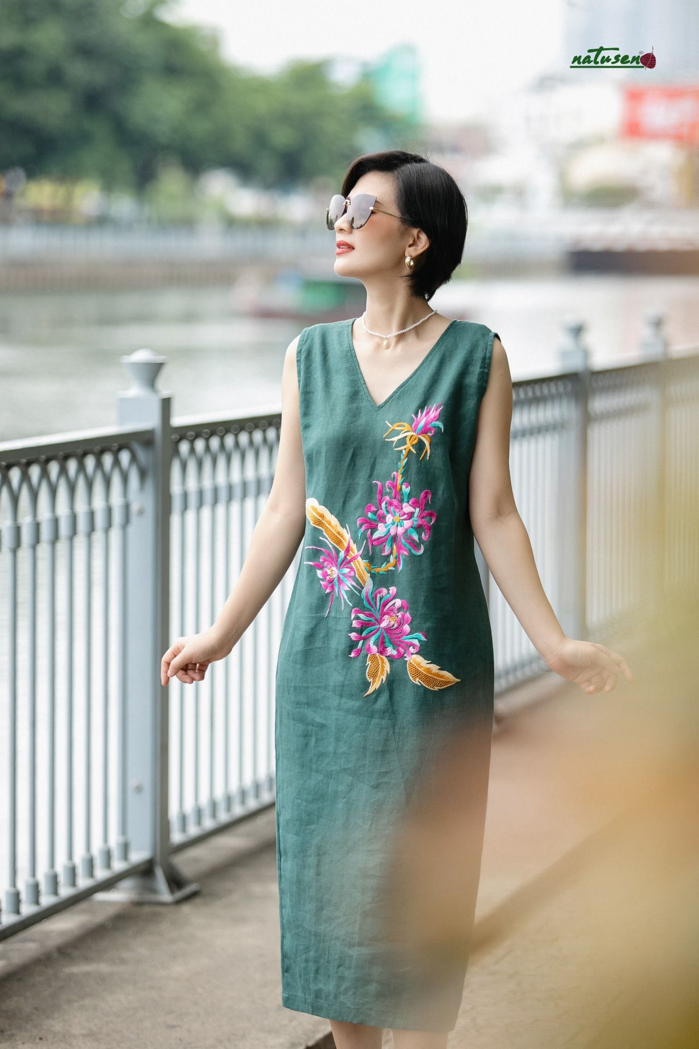 Đầm Anvie Cổ Vịt thêu tay Cúc Quỳnh
