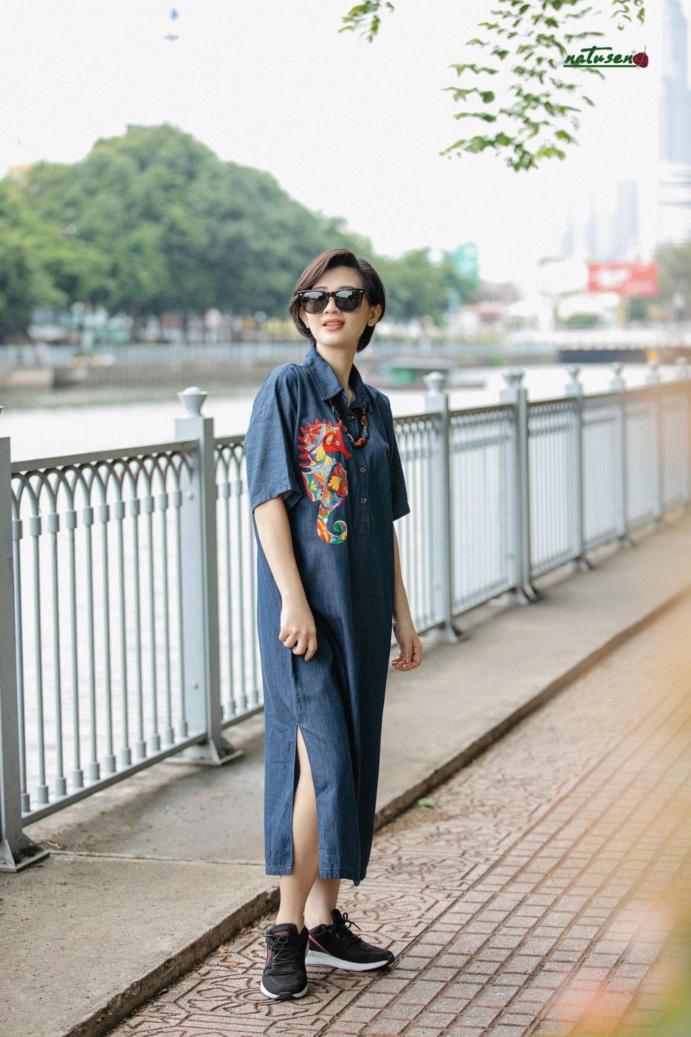 Đầm chemise thêu tay Hải mã Cúc denim