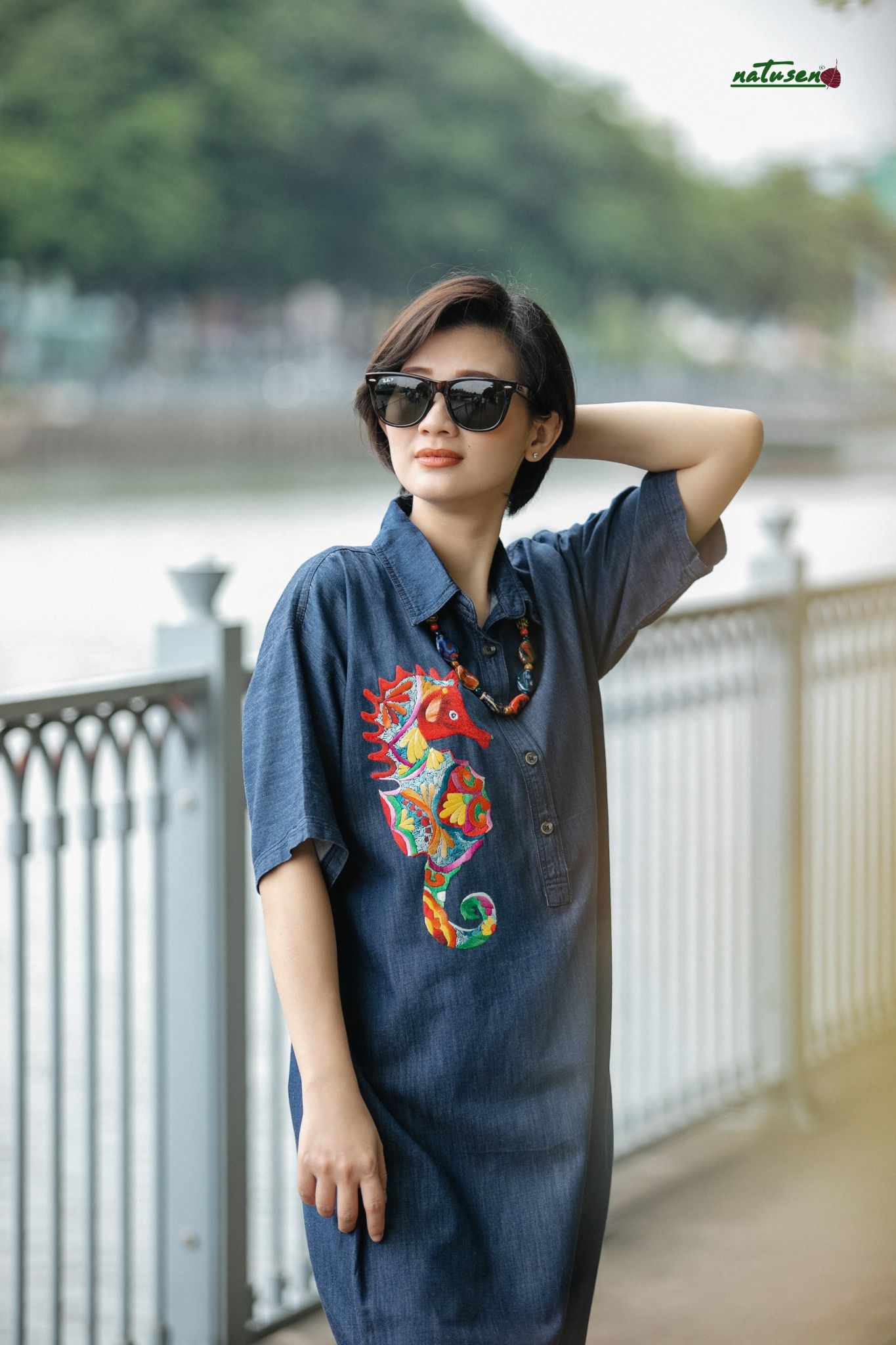 Đầm chemise thêu tay Hải mã Cúc denim